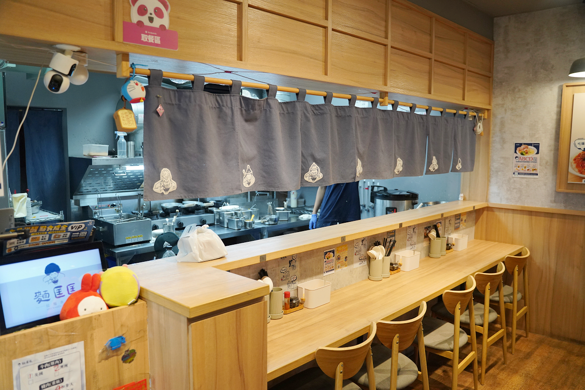 【麵匡匡拉麵食堂土城明德店】土城拉麵推薦 獨特湯頭一試上癮 激推鹹蛋黃金沙/炙燒培根牛拉麵 - 第2張圖 【麵匡匡拉麵食堂土城明德店】土城拉麵推薦 獨特湯頭一試上癮 激推鹹蛋黃金沙/炙燒培根牛拉麵