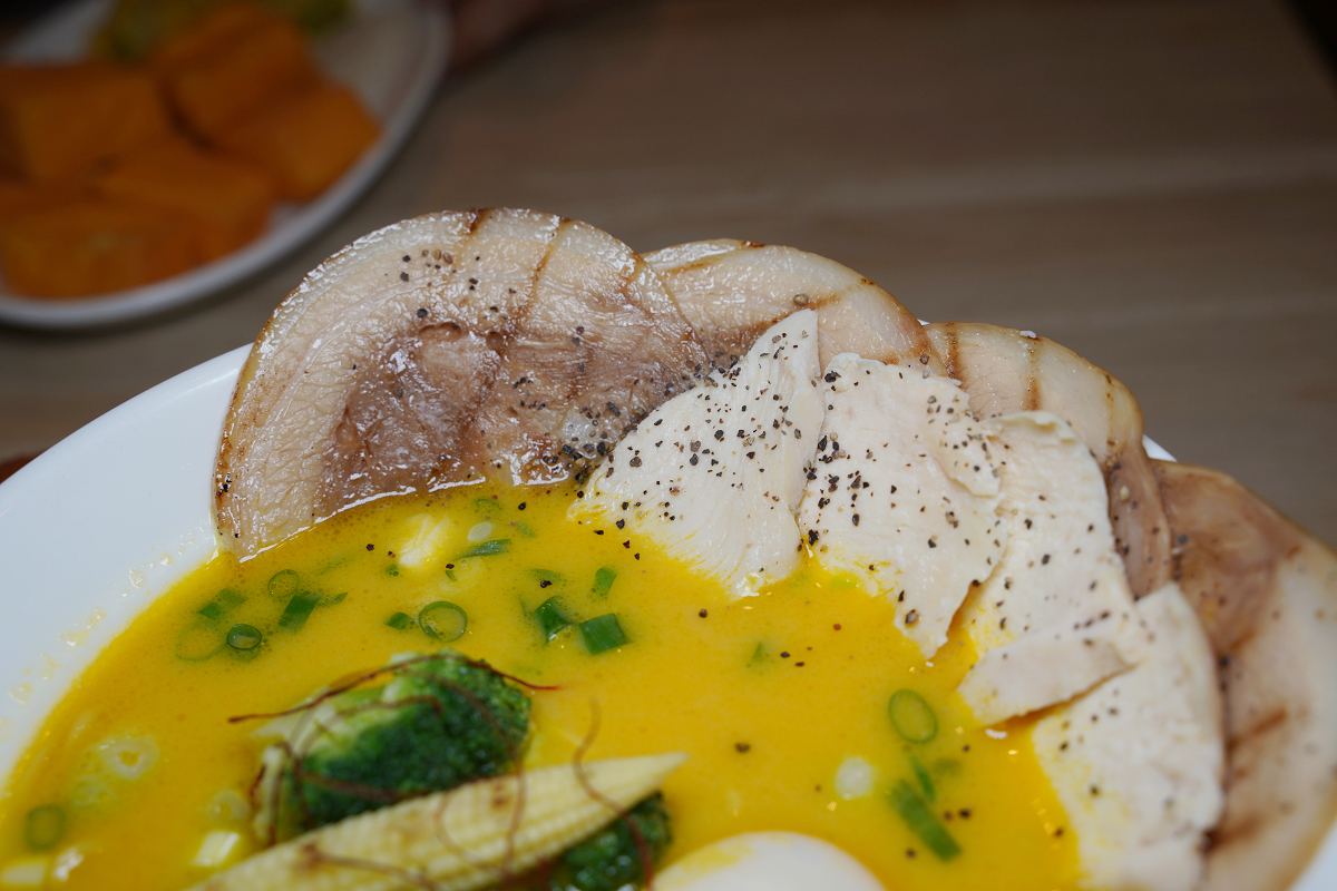 【麵匡匡拉麵食堂土城明德店】土城拉麵推薦 獨特湯頭一試上癮 激推鹹蛋黃金沙/炙燒培根牛拉麵 - 第14張圖 【麵匡匡拉麵食堂土城明德店】土城拉麵推薦 獨特湯頭一試上癮 激推鹹蛋黃金沙/炙燒培根牛拉麵