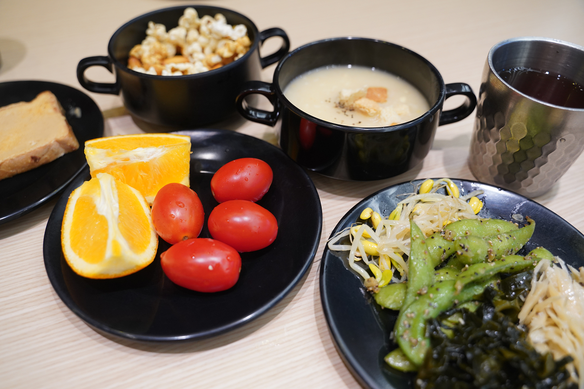 【小時厚牛排桃園八德店】桃園八德吃到飽推薦 興豐公園旁八德超人氣牛排館 豐富自助吧通通吃到飽