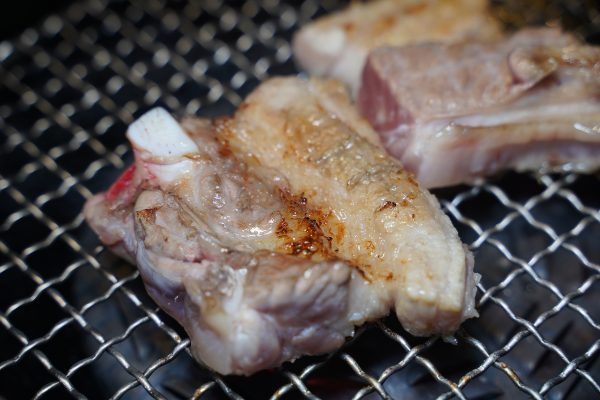 【小秘苑燒肉餐酒】板橋無煙燒肉餐酒館推薦 交通方便好停車 板橋聚餐吃飯好選擇 鄰近捷運板新站