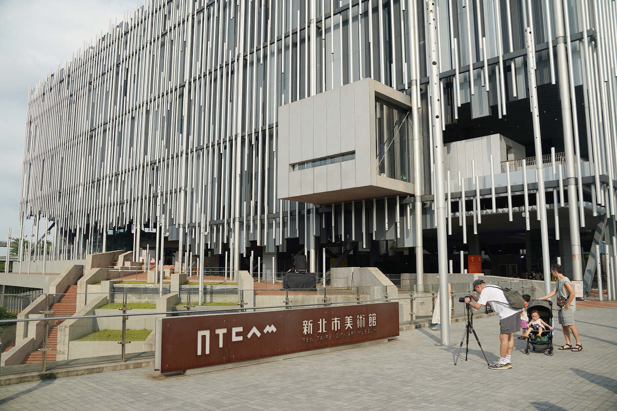 【新北市美術館】新北市第一座公有美術館 新北捷運三鶯線鶯歌車站旁 免費戲水沙坑親子景點好選擇